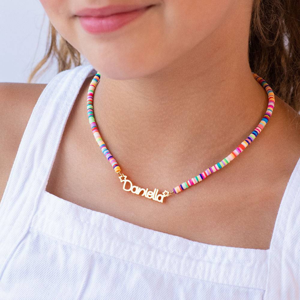 Collar con Nombre de Niña con Cuentas de Mágica Arcoíris en Baño de Oro - Version-3 foto de producto