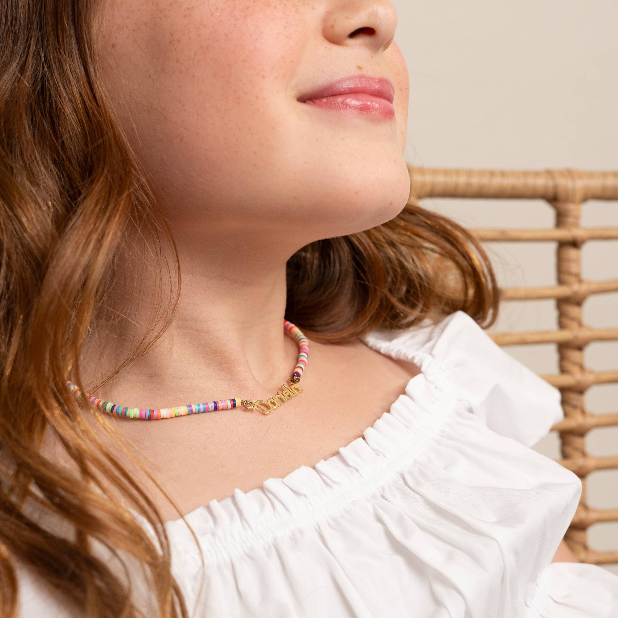 Collar con Nombre de Niña con Cuentas de Mágica Arcoíris en Vermeil de Oro-3 Collar con Nombre de Niña con Cuentas de Mágica Arcoíris en Vermeil de Oro-3 foto de producto