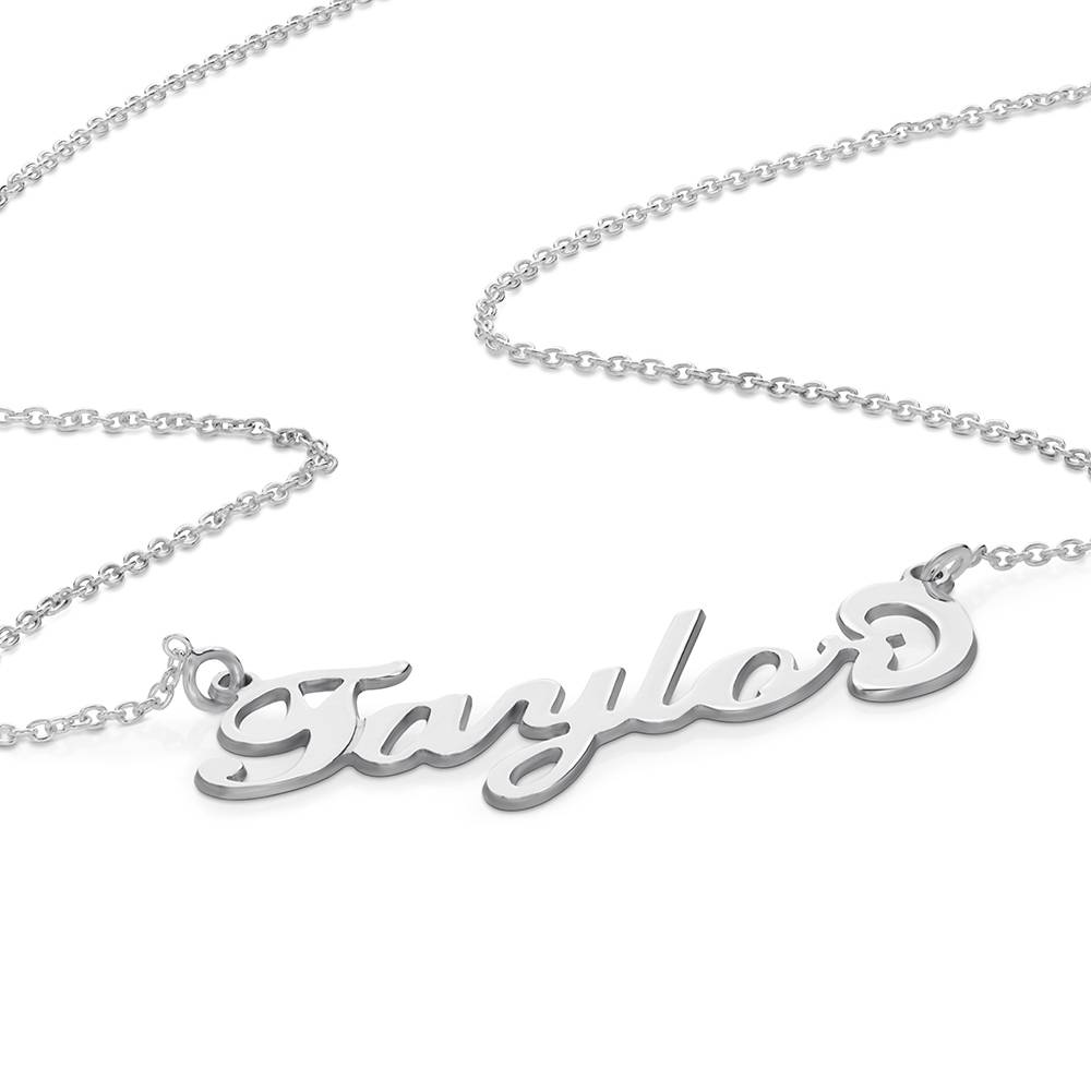 Collar con Nombre Estilo Carrie Pequeño en Oro Blanco de 14 Kt-4 foto de producto