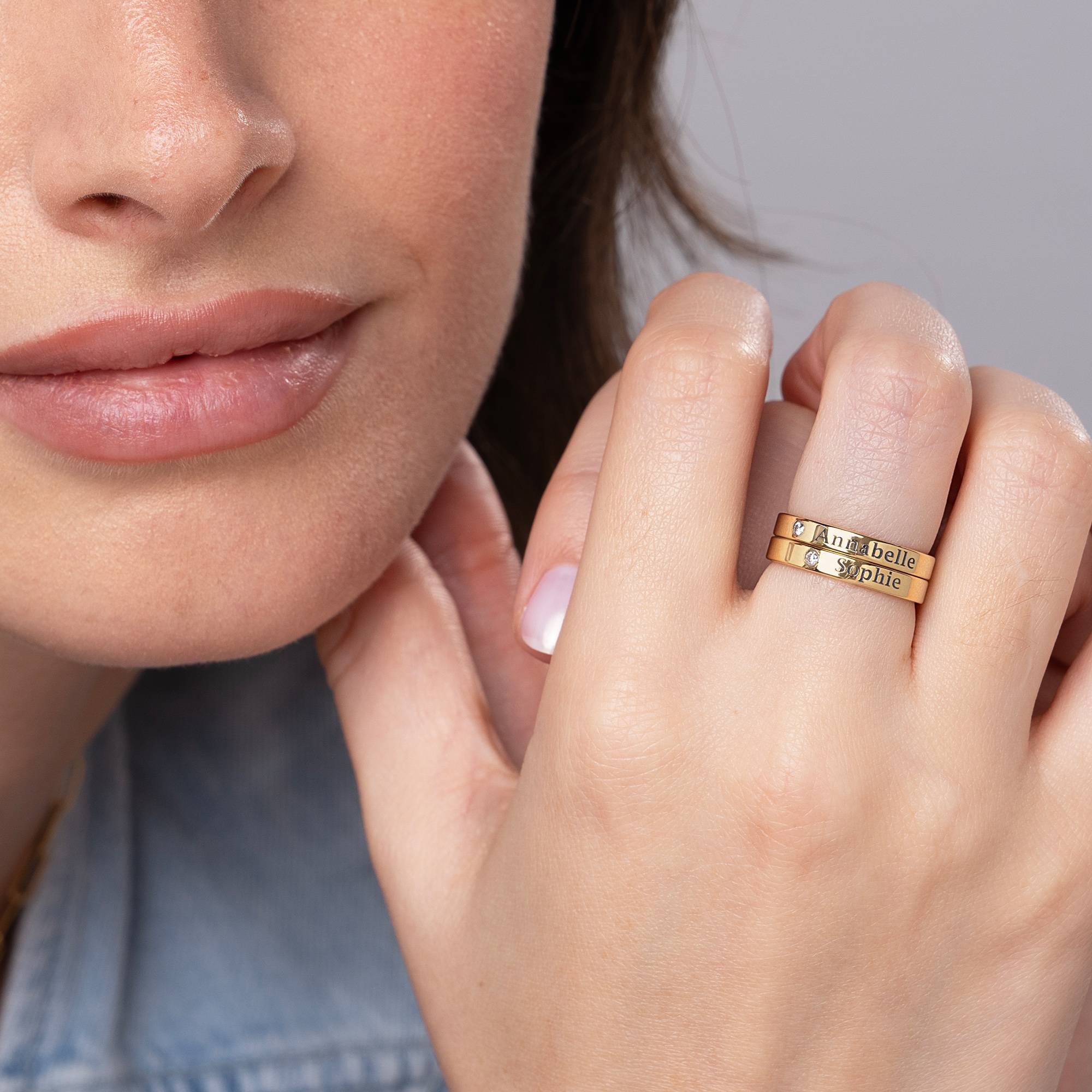 Anillo Apilabile con Nombre y Diamante en Chapa de Oro-1 foto de producto