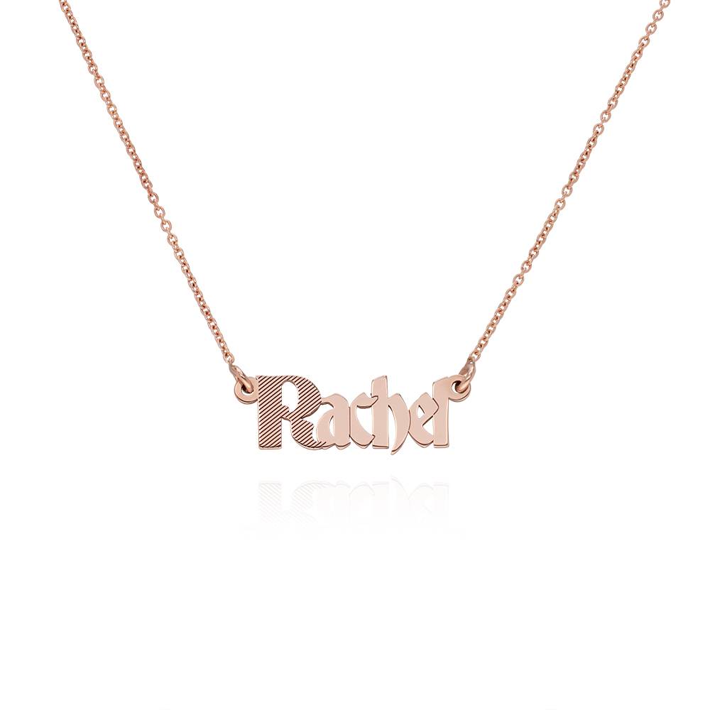Collar Wednesday Texturizado con Nombre Gótico en Chapa de Oro Rosa-5 Collar Wednesday Texturizado con Nombre Gótico en Chapa de Oro Rosa-5 foto de producto
