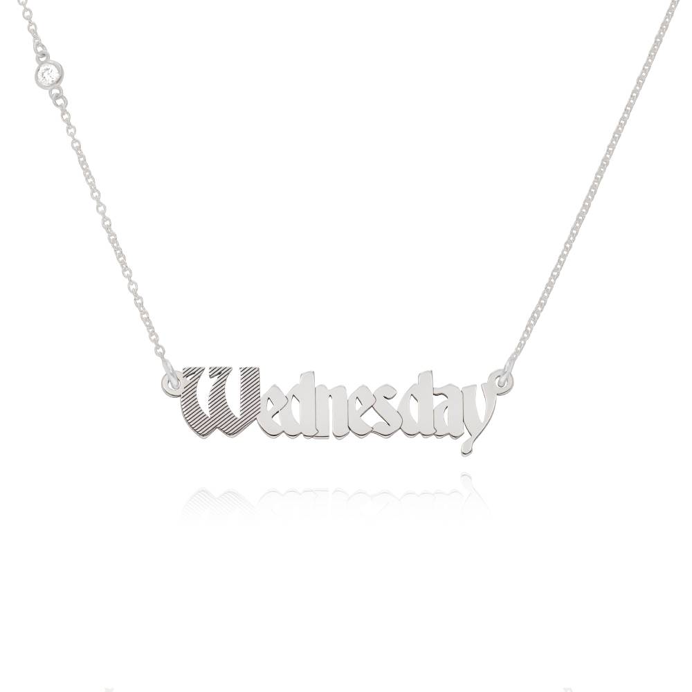 Collar Wednesday Texturizado con Nombre Gótico con Diamante en Plata Esterlina-3 Collar Wednesday Texturizado con Nombre Gótico con Diamante en Plata Esterlina-3 foto de producto