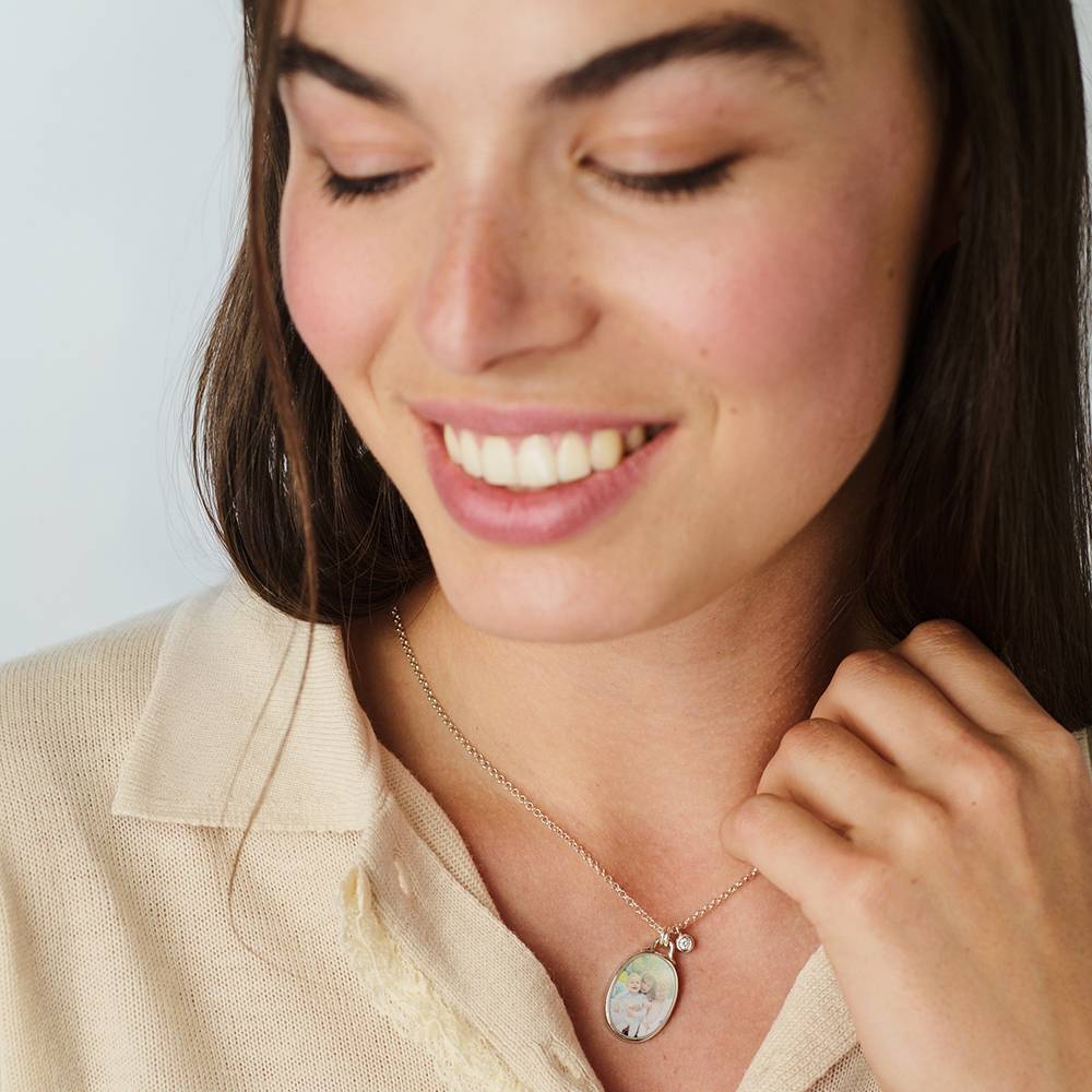 Collar Ovalado con Foto Recuérdame en Plata con Diamante de 0.10 CT-1 foto de producto