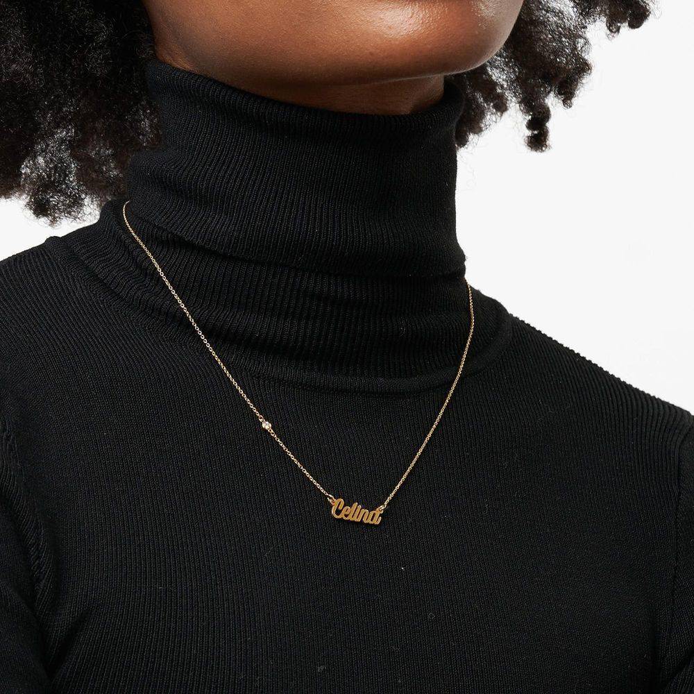 Collar con Nombre Twirl Script con Diamante en Vermeil de Oro-1 foto de producto