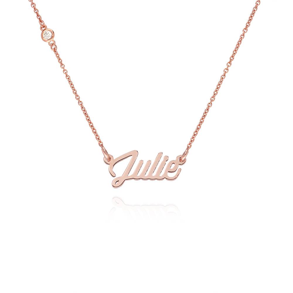 Collar con Nombre Twirl Script con Diamante en Chapa de Oro Rosa-2 Collar con Nombre Twirl Script con Diamante en Chapa de Oro Rosa-2 foto de producto
