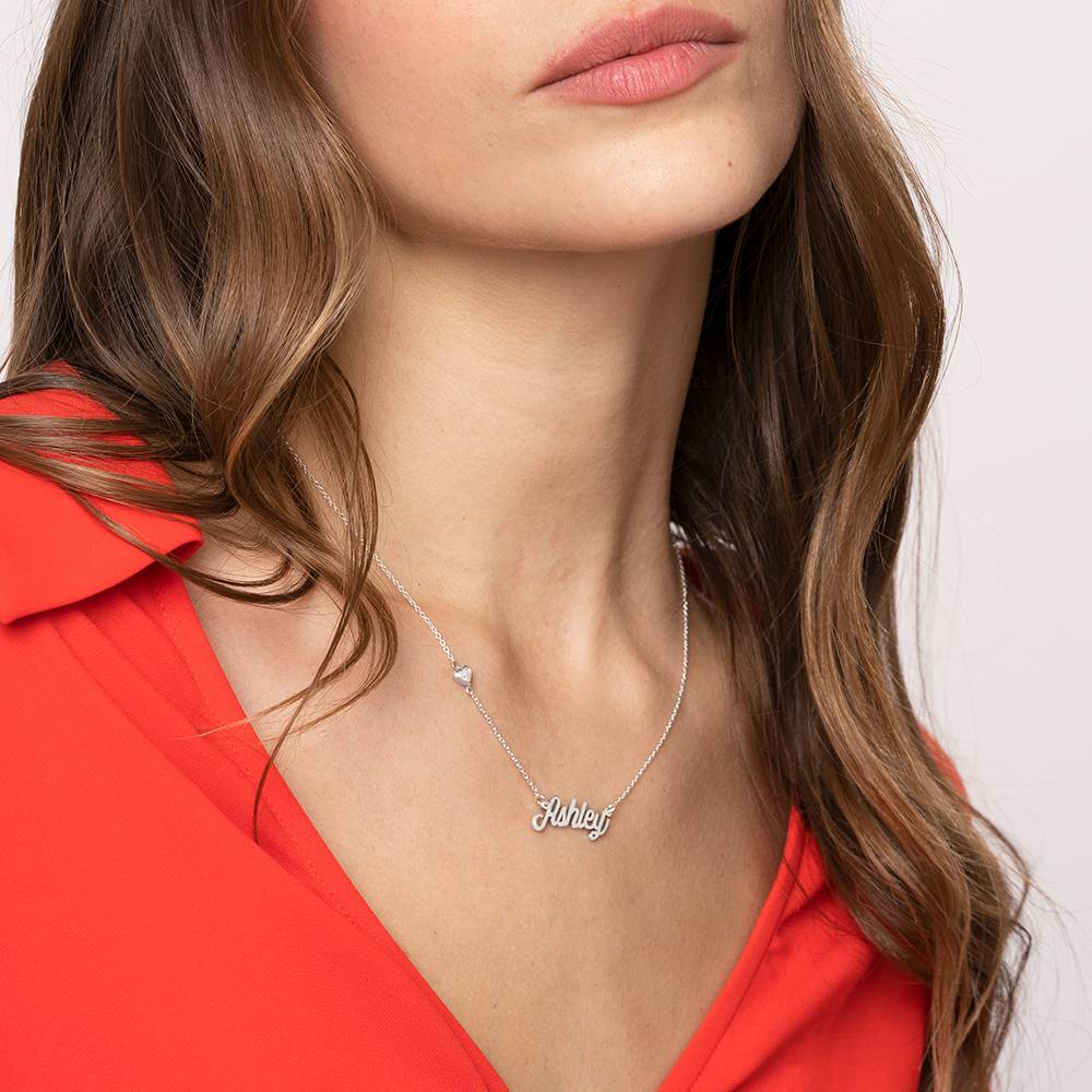 Collar con Nombre Twirl Script con Diamante en Forma de Corazón en Plata-3 foto de producto