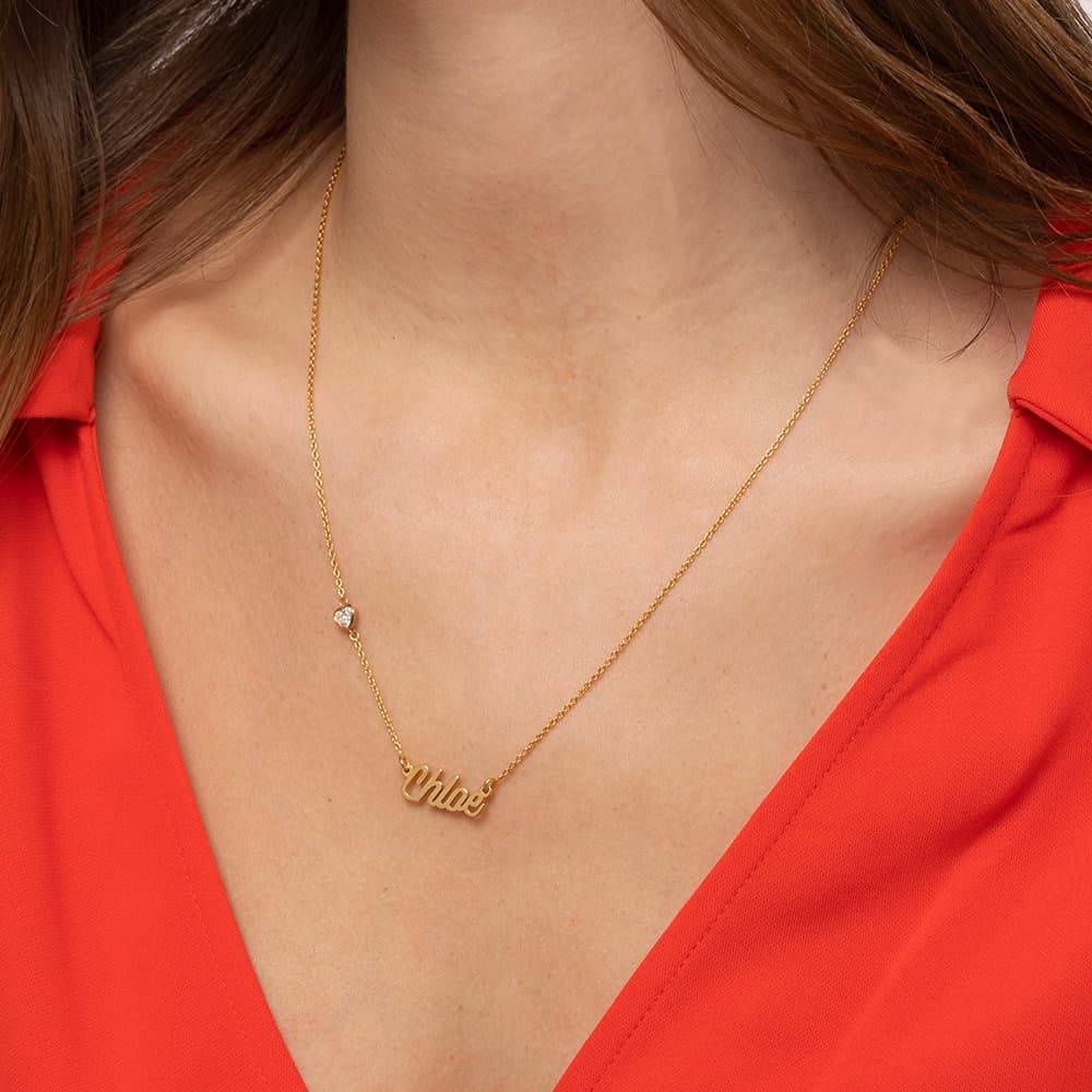 Collar con Nombre Twirl Script con Diamante en Forma de Corazón en Baño de Oro-3 foto de producto
