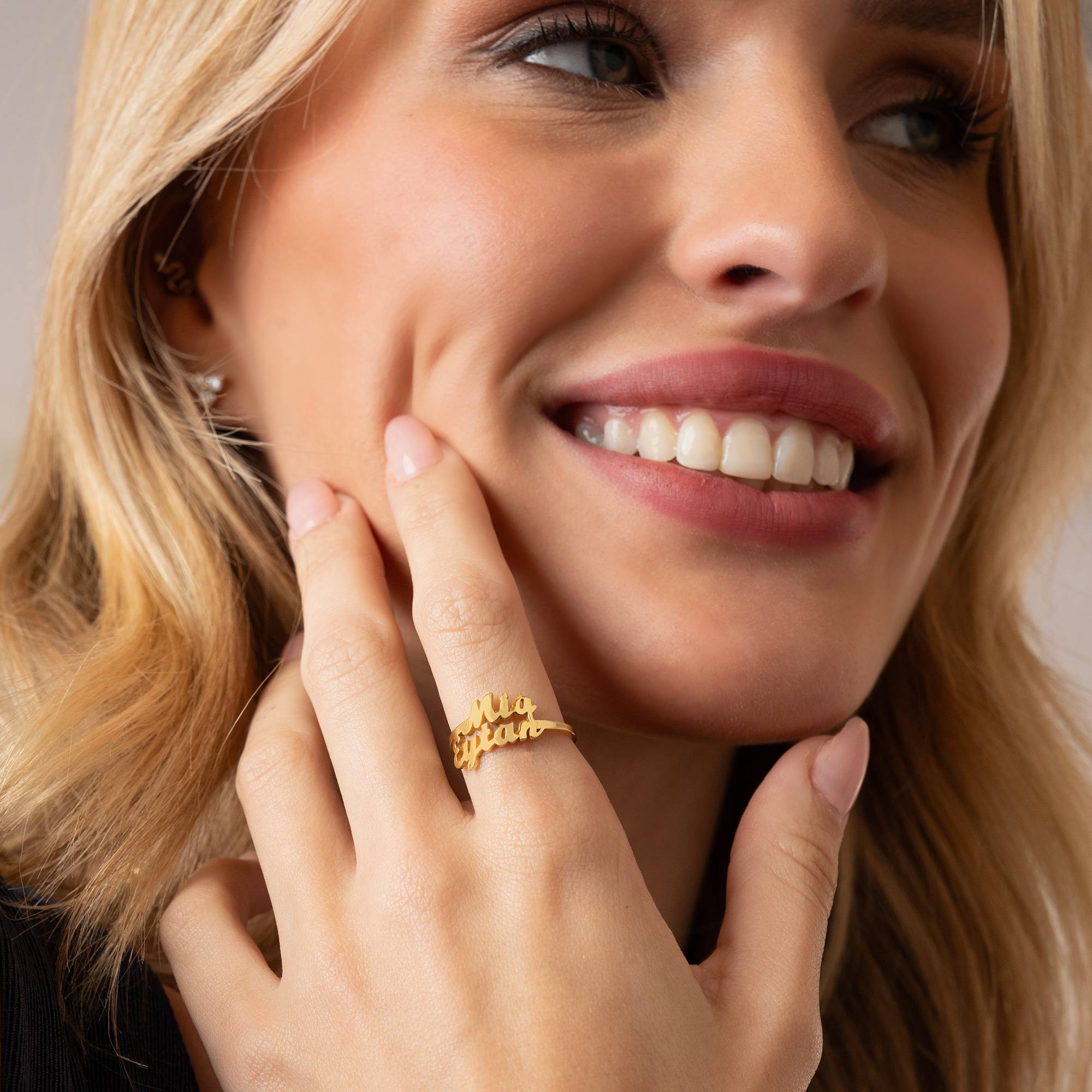 Anillo con Doble Nombre Script en Chapa de Oro-1 foto de producto