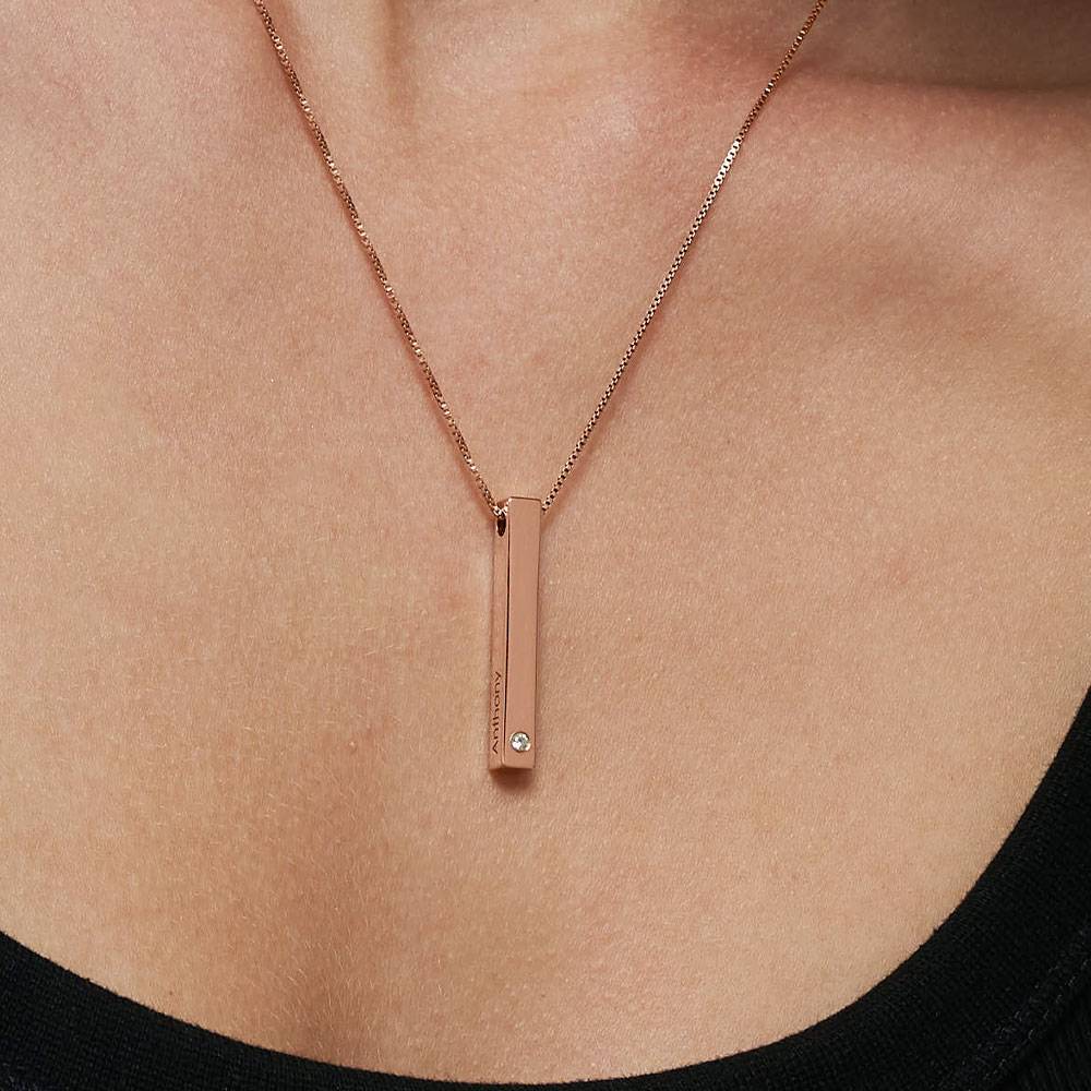 Collar de Barra Totem en 3D con Diamante en Chapa de Oro Rosa-2 Collar de Barra Totem en 3D con Diamante en Chapa de Oro Rosa-2 foto de producto