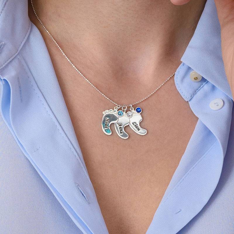Joyería de Mamá – Collar Piecitos de Bebé con Piedras de Nacimiento en Oro Blanco 10K-4 foto de producto