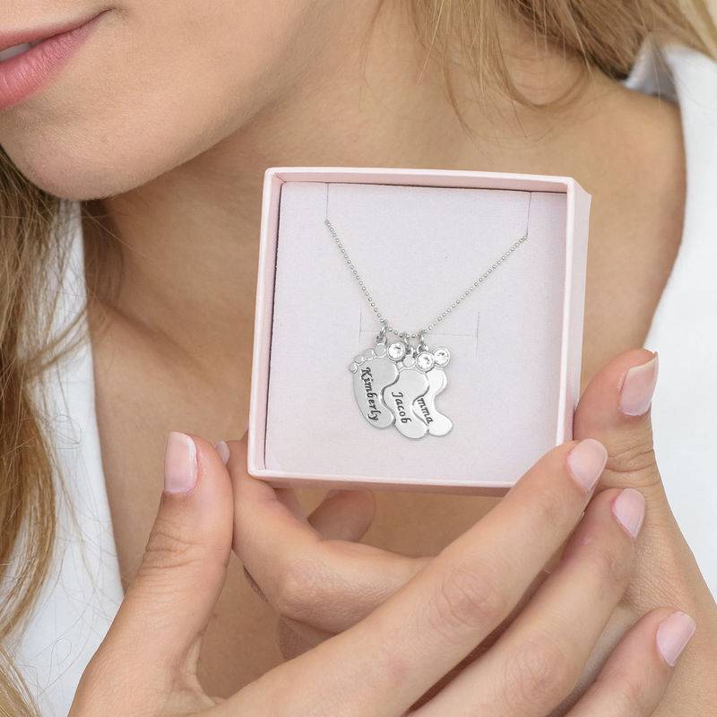 Joyería de Mamá – Collar Piecitos de Bebé con Piedras de Nacimiento en Oro Blanco 10K-5 foto de producto
