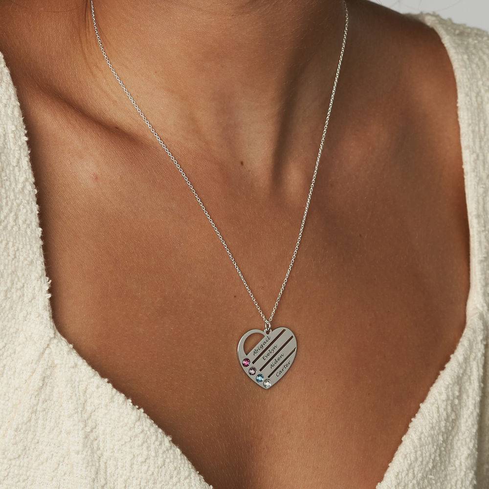 Collar de Corazón Terry con Nombres Grabados y Piedras de Nacimiento en Plata-1 Collar de Corazón Terry con Nombres Grabados y Piedras de Nacimiento en Plata-1 foto de producto