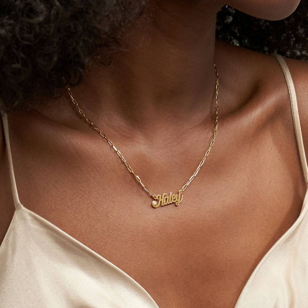 Collar de Eslabones con Nombre Cursiva con Diamante en Vermeil de Oro-1 Collar de Eslabones con Nombre Cursiva con Diamante en Vermeil de Oro-1 foto de producto