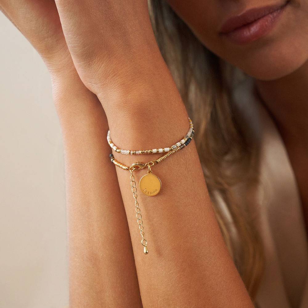 Pulsera / Tobillera de Cuentas de Cacao con Colgante Grabado en Baño de Oro-4 Pulsera / Tobillera de Cuentas de Cacao con Colgante Grabado en Baño de Oro-4 foto de producto