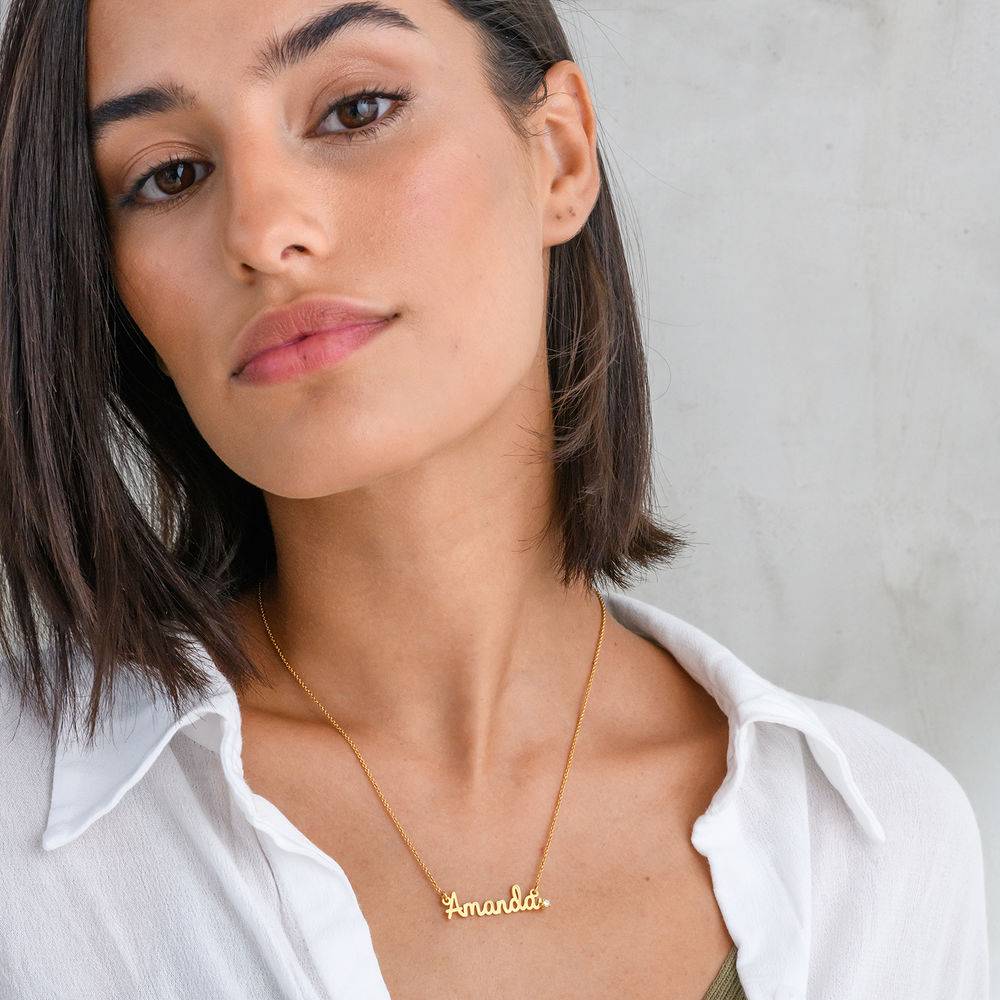 Collar con Nombre Cursivo con Diamante en Baño de Oro-2 Collar con Nombre Cursivo con Diamante en Baño de Oro-2 foto de producto