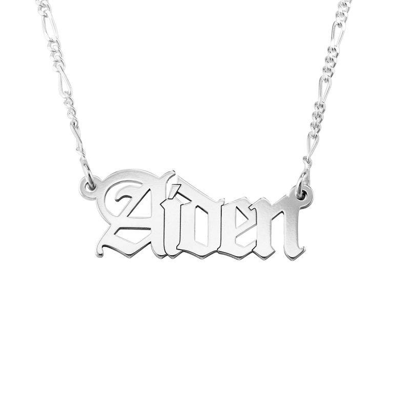 Collar con Nombre Gótico Personalizado en Plata-1 foto de producto