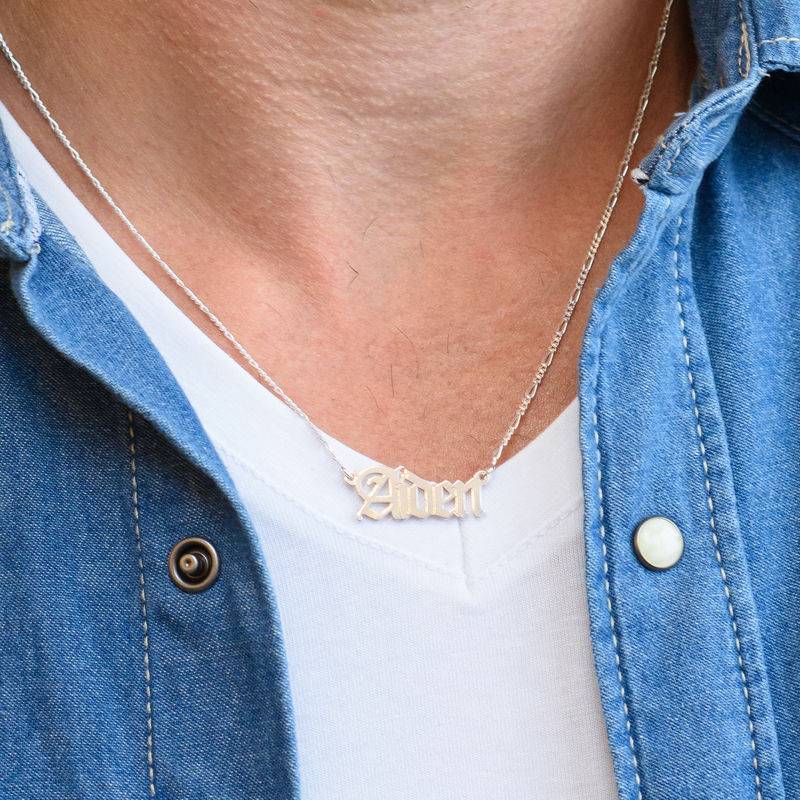 Collar con Nombre Gótico Personalizado en Plata-3 foto de producto