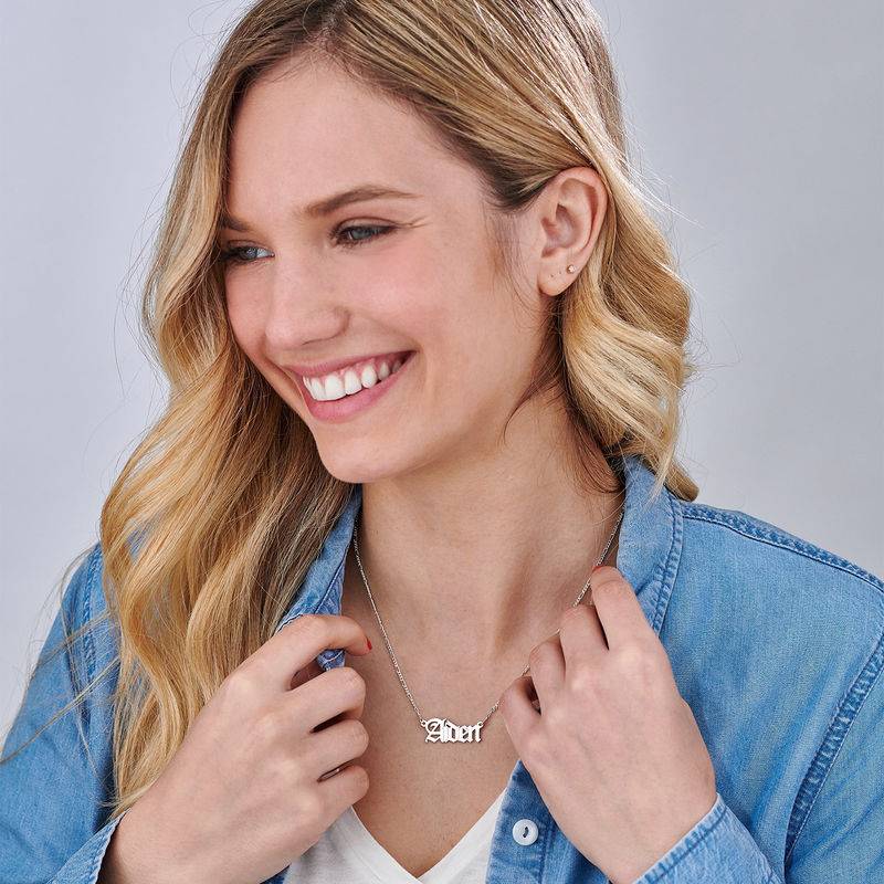 Collar con Nombre Gótico Personalizado en Plata-4 foto de producto