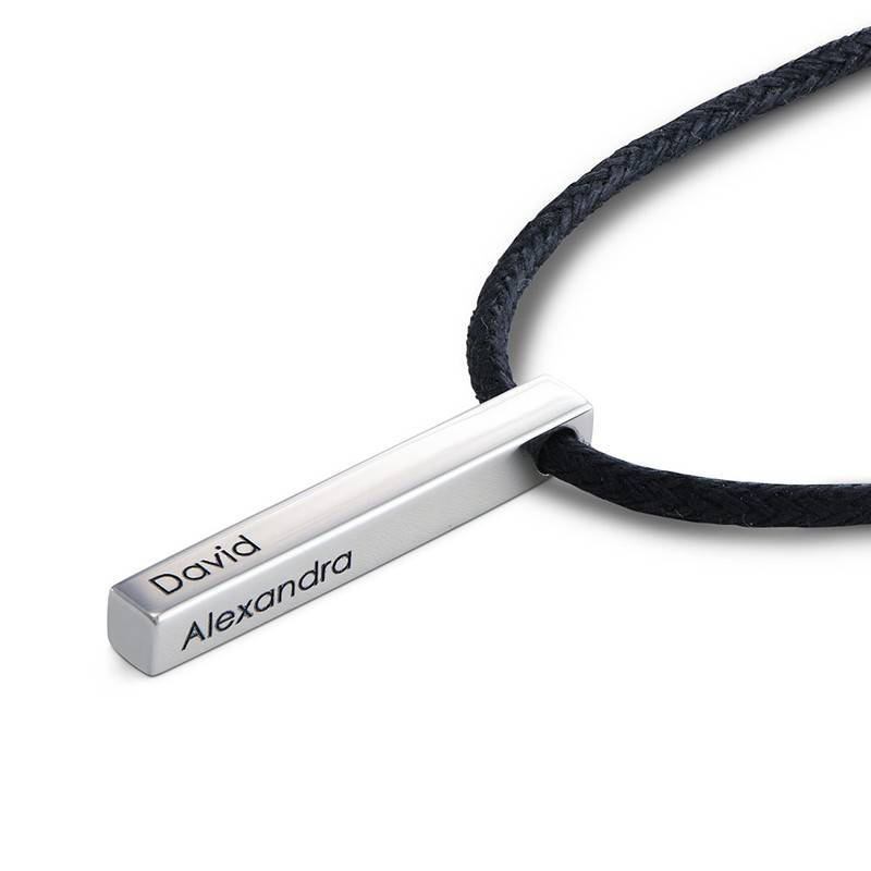 Collar con Inscripción en Barra 3D Estilo Atlas para Hombres en Plata-4 foto de producto