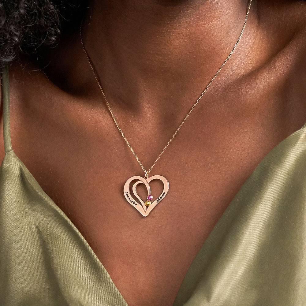 Collar de Corazones Grabados con Piedras de Nacimiento en Chapa de Oro Rosa-2 Collar de Corazones Grabados con Piedras de Nacimiento en Chapa de Oro Rosa-2 foto de producto