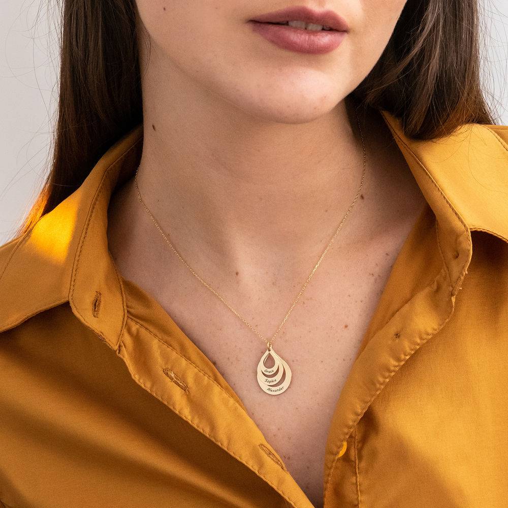 Collar Familiar Grabado en Forma Gota en Oro Sólido 10K-3 foto de producto
