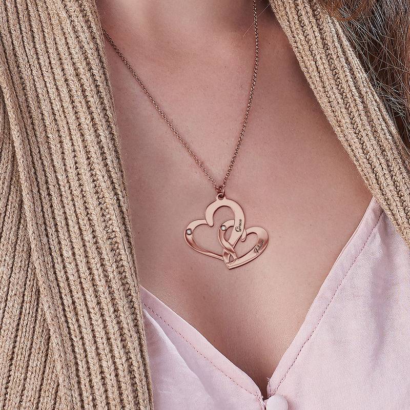 Collar de Dos Corazones Grabados con Diamantes en Chapa de Oro Rosa-3 foto de producto