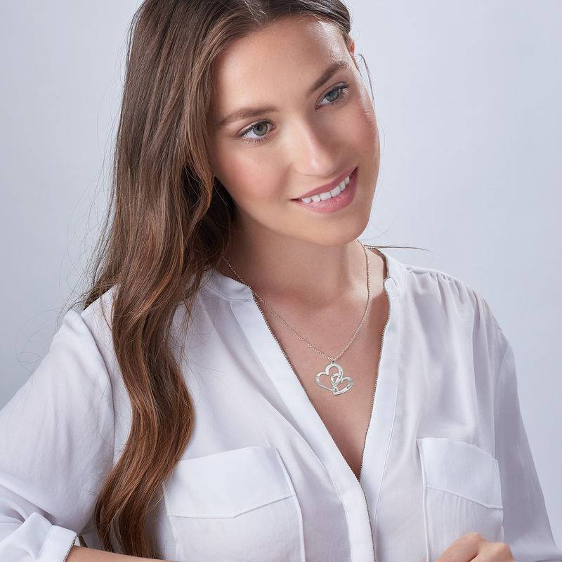 Collar de Dos Corazones Grabados con Diamantes en Plata-3 foto de producto