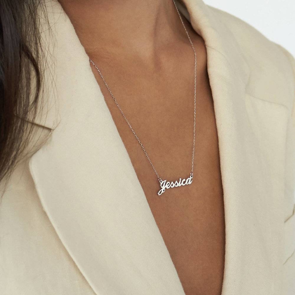 Collar con Nombre Hollywood Pequeño en Oro Blanco 10K-4 Collar con Nombre Hollywood Pequeño en Oro Blanco 10K-4 foto de producto