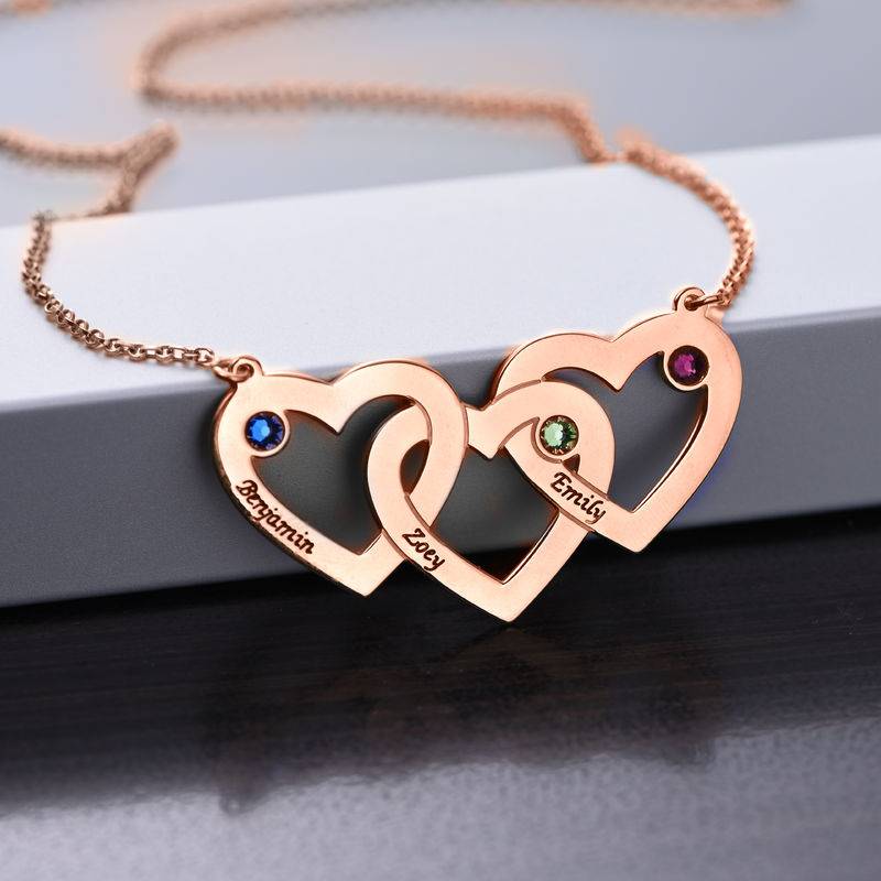 Collar Triple Corazón Entrelazado con Piedras en Chapa de Oro Rosa-4 Collar Triple Corazón Entrelazado con Piedras en Chapa de Oro Rosa-4 foto de producto
