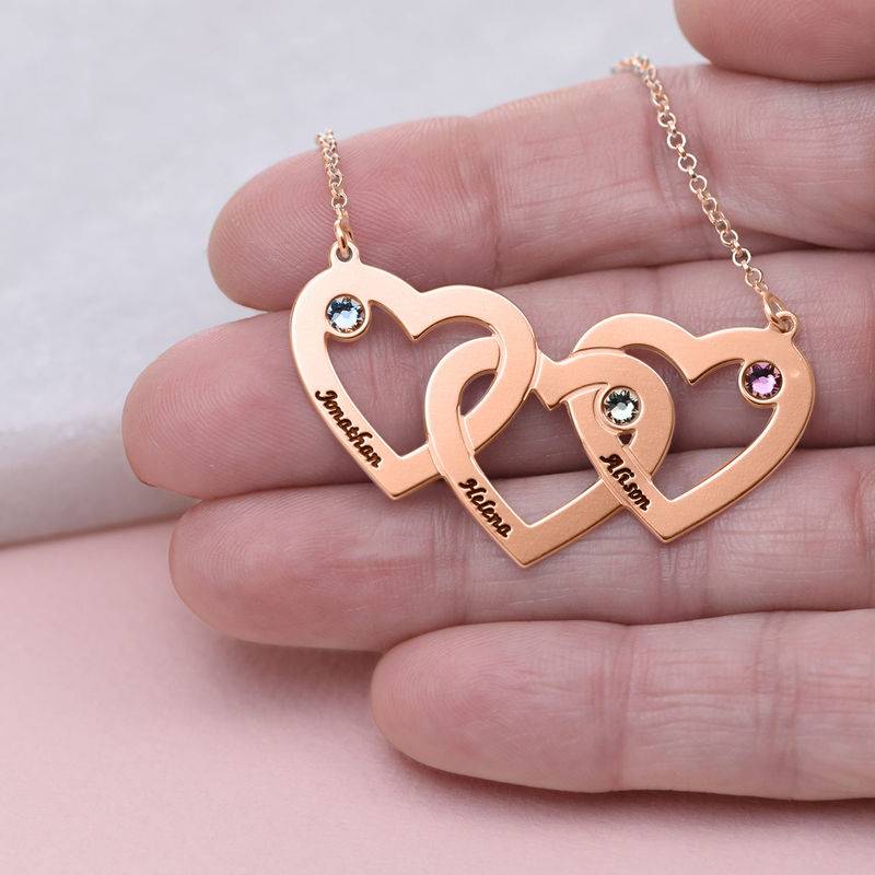 Collar Triple Corazón Entrelazado con Piedras en Chapa de Oro Rosa-3 Collar Triple Corazón Entrelazado con Piedras en Chapa de Oro Rosa-3 foto de producto