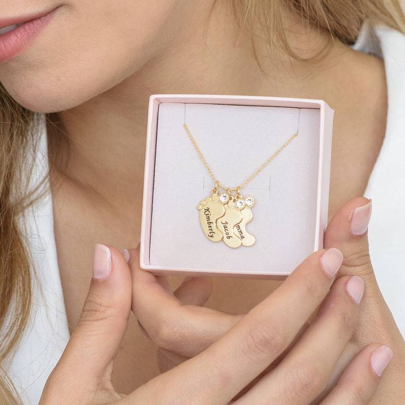 Joyería de Mamá – Collar Piecitos de Bebé con Piedras de Nacimiento en Oro Sólido 10K-7 Joyería de Mamá – Collar Piecitos de Bebé con Piedras de Nacimiento en Oro Sólido 10K-7 foto de producto