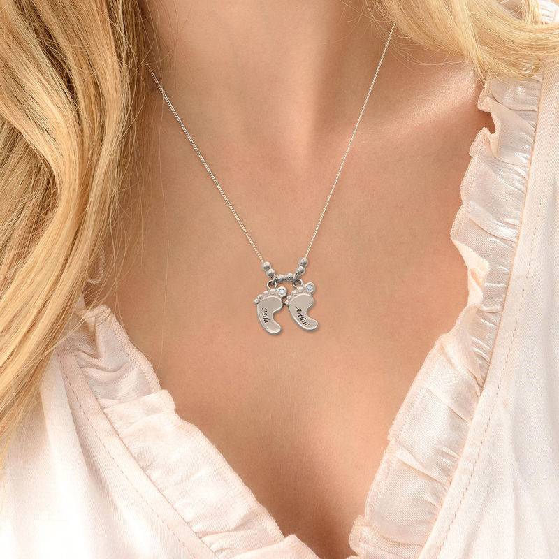 Joyería de Mamá – Collar Piecitos de Bebé con Diamantes en Plata-3 foto de producto