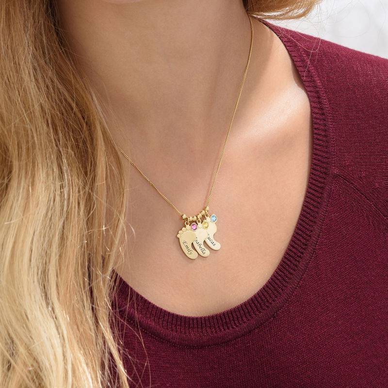 Joyería de Mamá – Collar Piecitos de Bebé con Piedras de Nacimiento en Baño de Oro-5 foto de producto