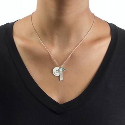 Joyería para Nueva Mamá - Collar con Charm de Piecitos de Bebé en Plata-2 foto de producto