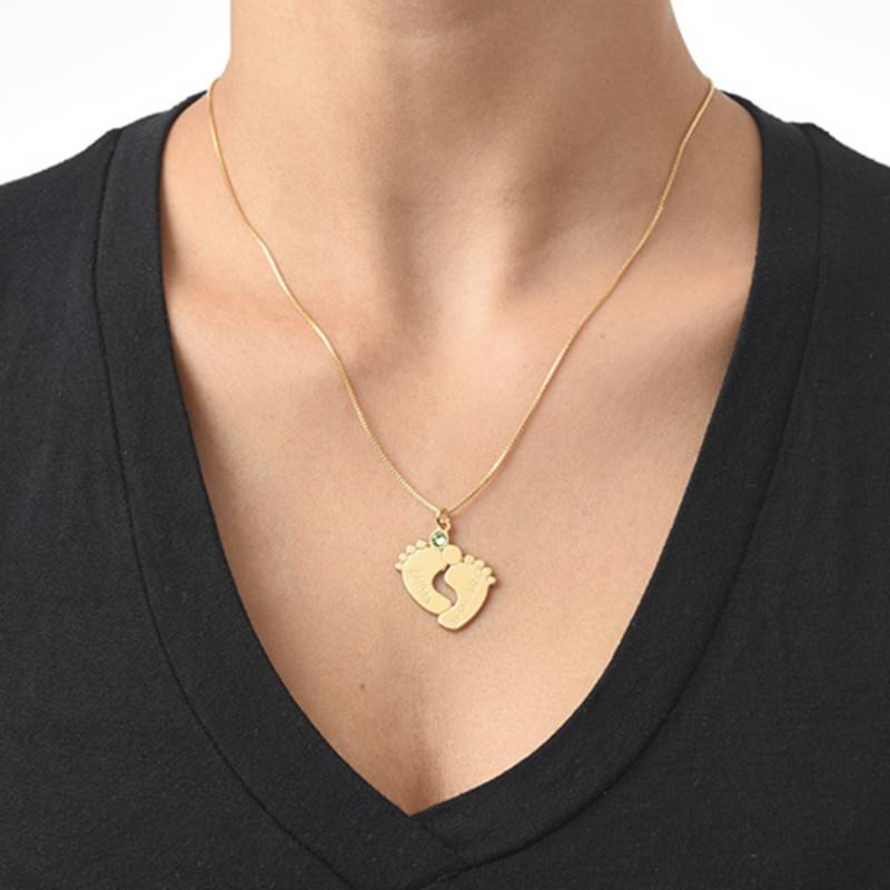 Collar Personalizado de Piecitos de Bebé con Piedra de Nacimiento en Chapa de Oro-2 foto de producto