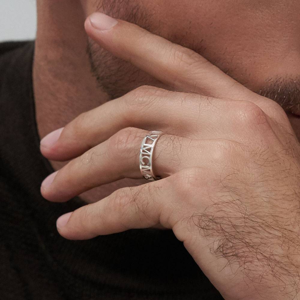 Anillo con Números Romanos para Hombres en Plata Esterlina-2 foto de producto