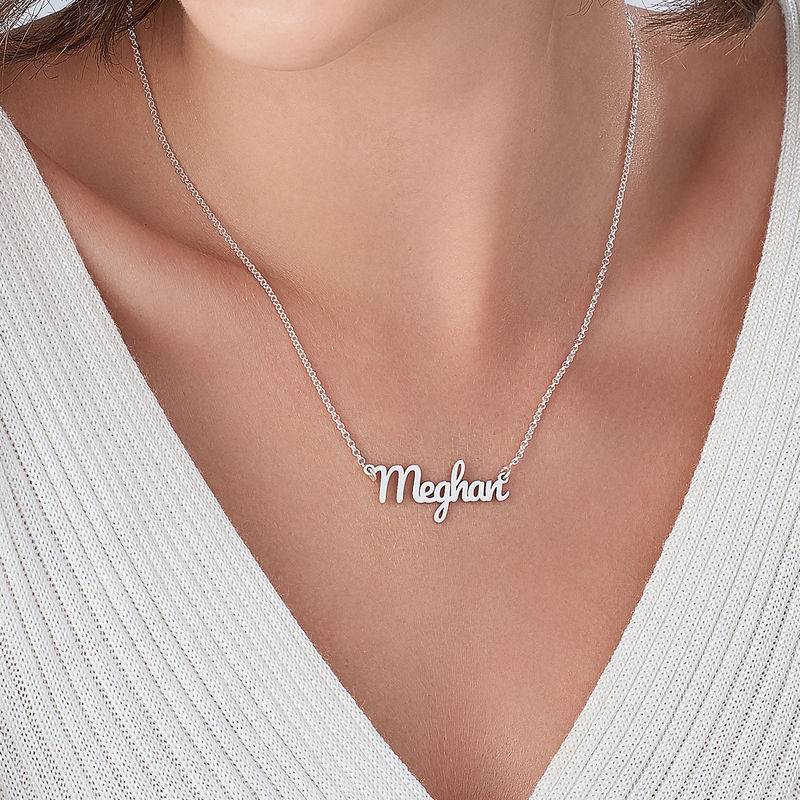 Collar con Nombre Estilo London en Plata-4 Collar con Nombre Estilo London en Plata-4 foto de producto