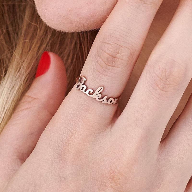 Anillo con Nombre Script en Chapa de Oro Rosa-4 Anillo con Nombre Script en Chapa de Oro Rosa-4 foto de producto