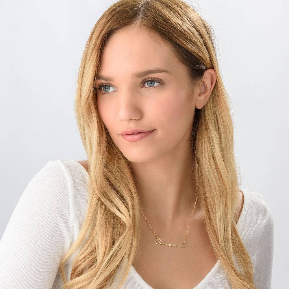 Collar con Nombre de Firma en Chapa de Oro-1 Collar con Nombre de Firma en Chapa de Oro-1 foto de producto