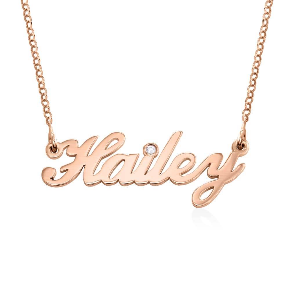 Collar con Nombre Hollywood Pequeño con 0.02ct Diamante en Chapa de Oro Rosa-1 Collar con Nombre Hollywood Pequeño con 0.02ct Diamante en Chapa de Oro Rosa-1 foto de producto