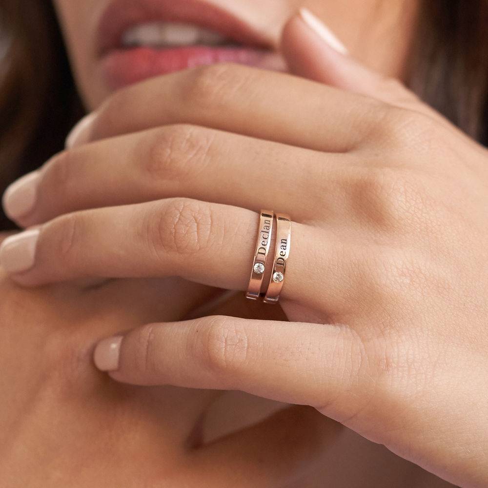 Anillo Apilable con Nombre y Piedra de Nacimiento en Chapa de Oro Rosa-3 foto de producto