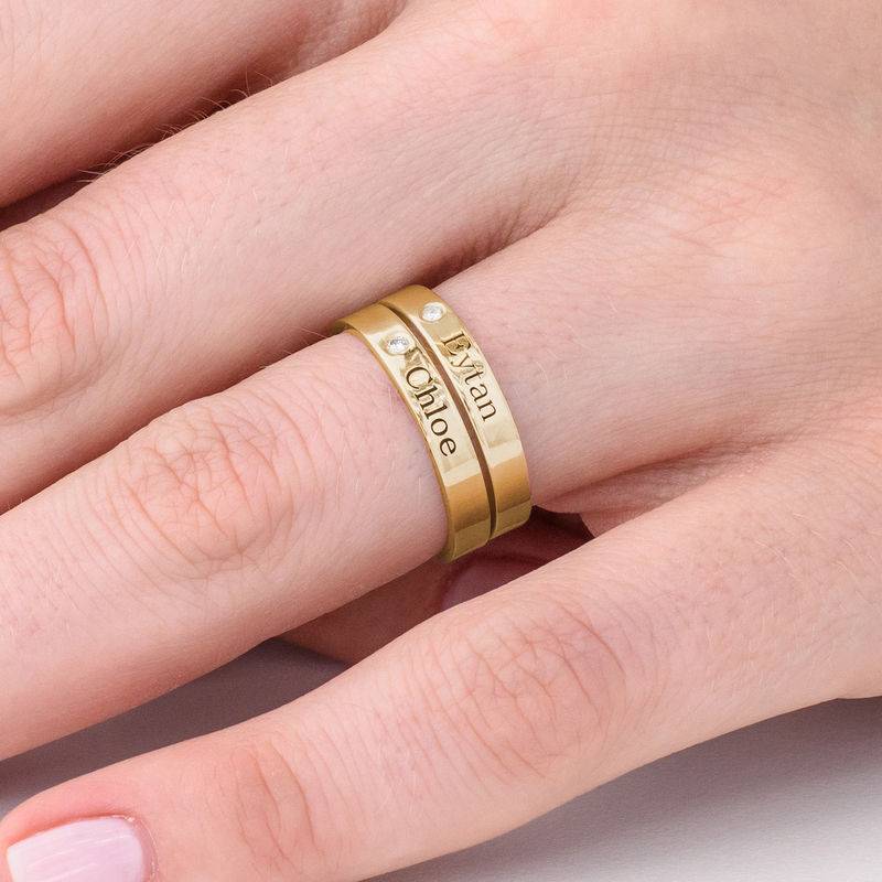 Anillo Apilabile con Nombre y Diamante en Vermeil de Oro-4 Anillo Apilabile con Nombre y Diamante en Vermeil de Oro-4 foto de producto