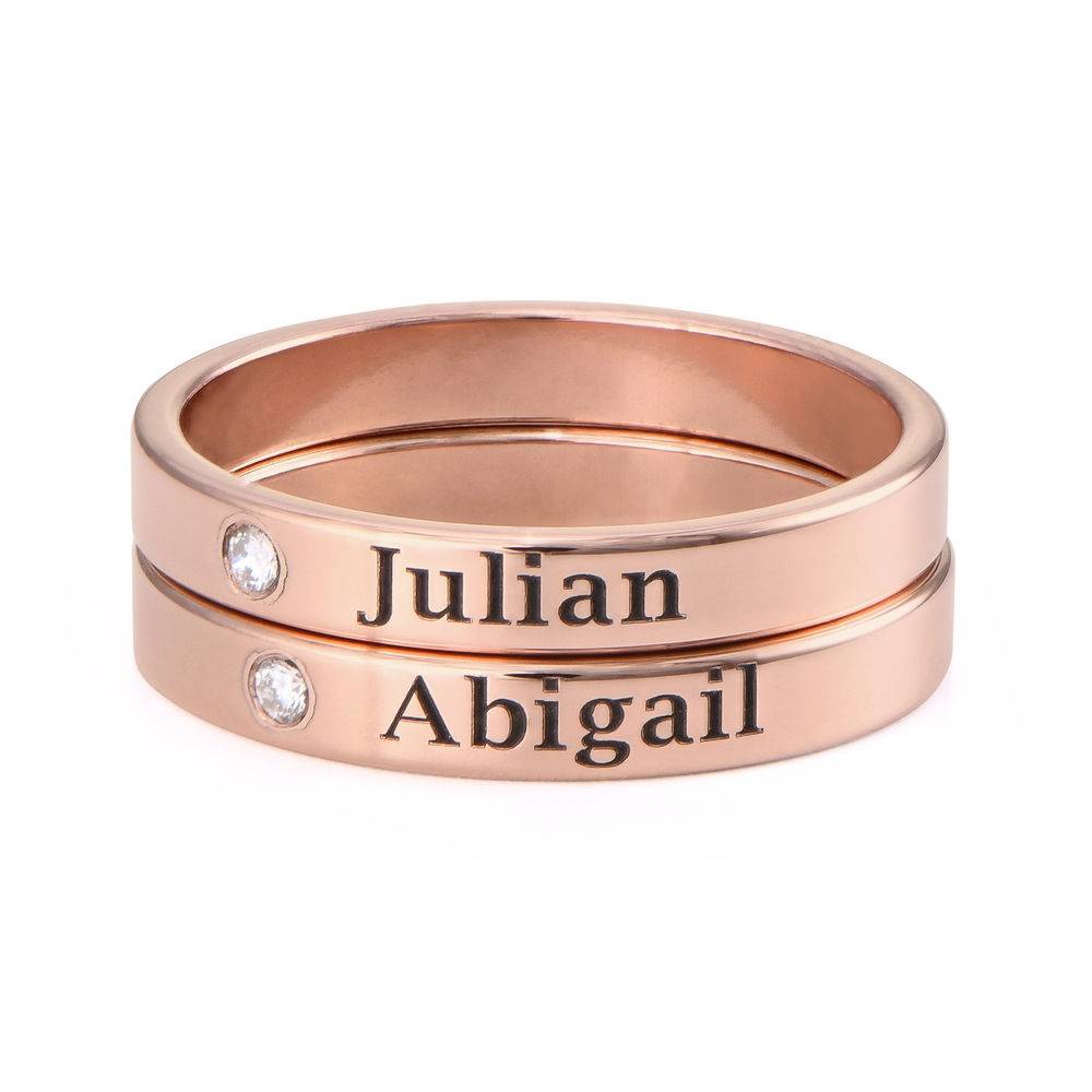 Anillo Apilabile con Nombre y Diamante en Chapa de Oro Rosa-3 Anillo Apilabile con Nombre y Diamante en Chapa de Oro Rosa-3 foto de producto