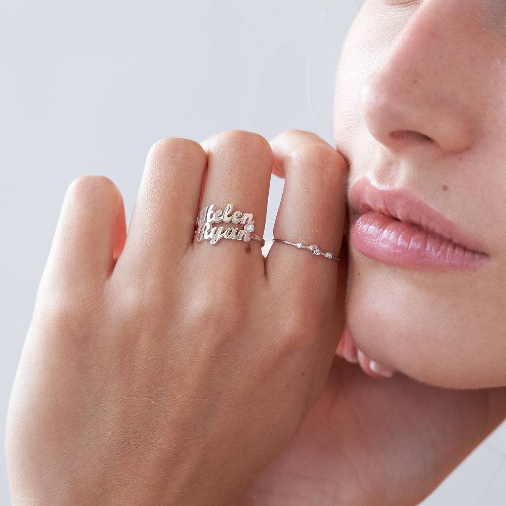 Anillo con Doble Nombre Script y Diamante en Plata-2 foto de producto