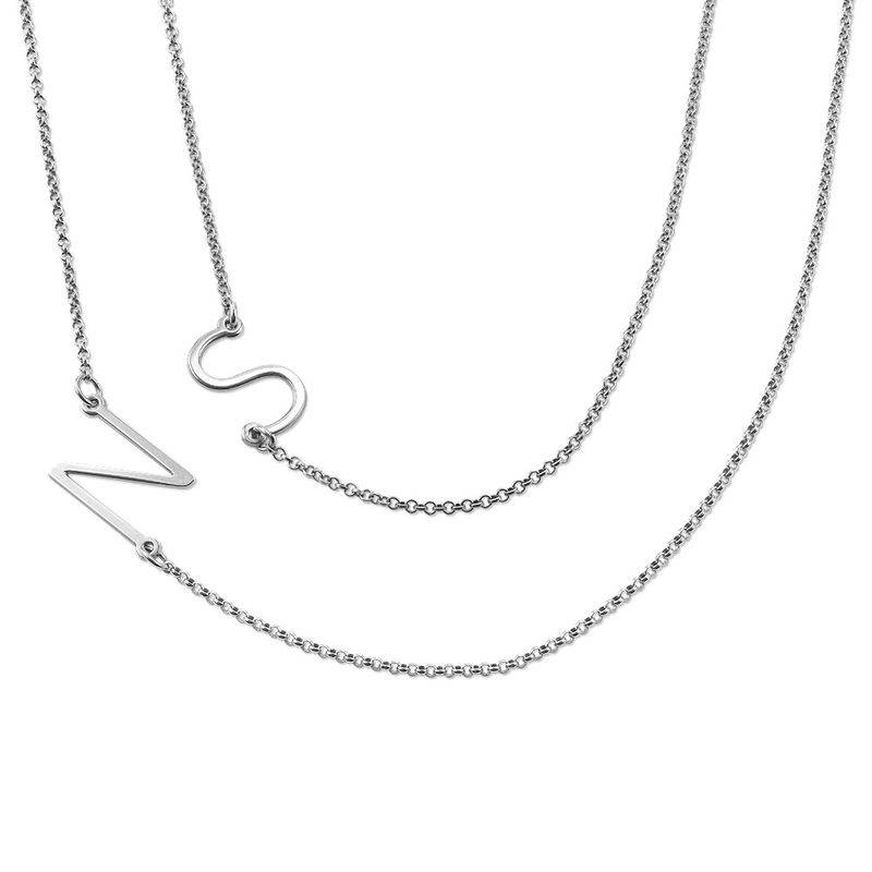 Collar con Inicial Lateral Chapado en Plata-2 foto de producto