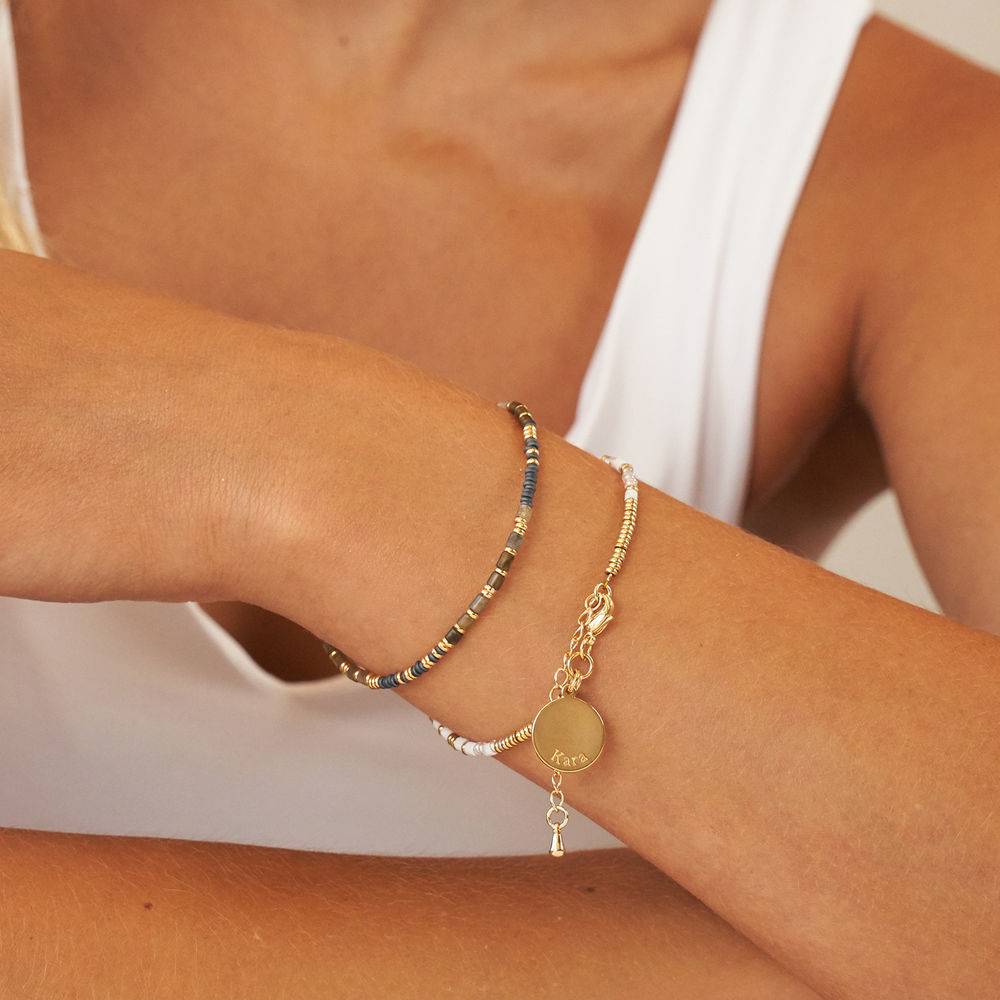 Pulsera / Tobillera de Cuentas de Vainilla con Colgante Grabado en Chapa de Oro-1 Pulsera / Tobillera de Cuentas de Vainilla con Colgante Grabado en Chapa de Oro-1 foto de producto