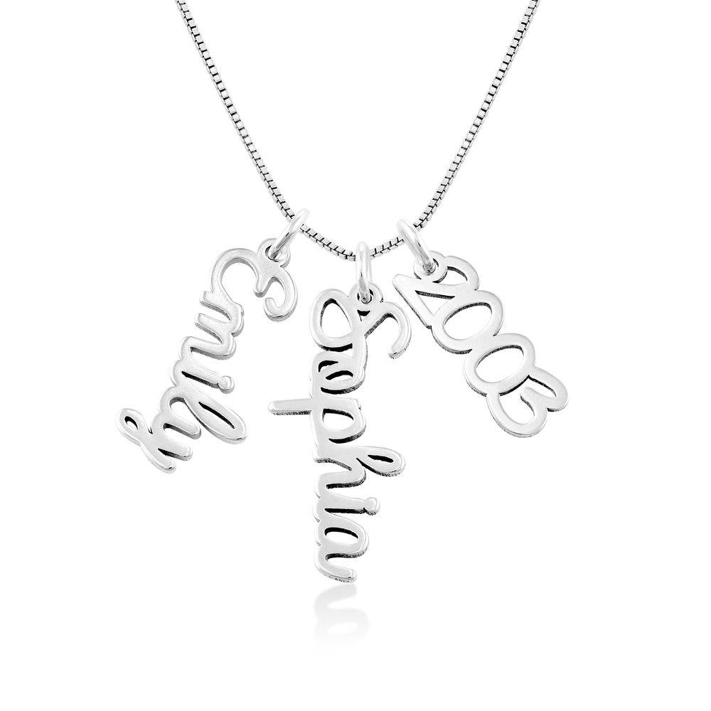 Collar con Nombre Vertical en Cursiva en Plata Esterlina-3 Collar con Nombre Vertical en Cursiva en Plata Esterlina-3 foto de producto