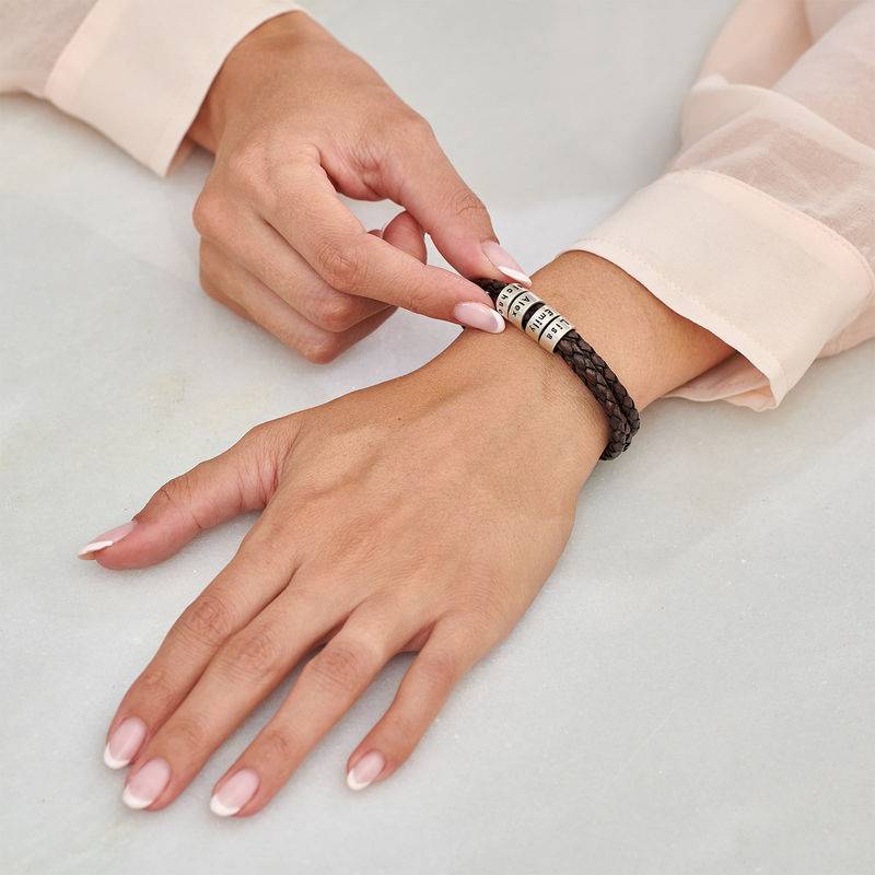 Pulsera de Cuero Marrón Trenzado para Mujer con Cuentas Grabadas en Plata Esterlina-3 foto de producto